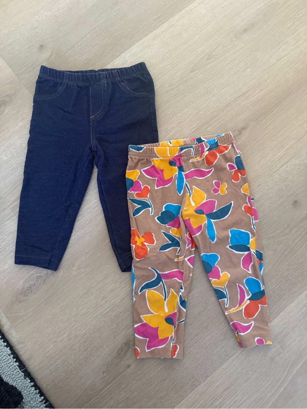 Carter’s set of 2 stretchy legging/pants
